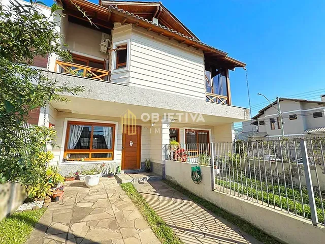 Casa 3 quartos e 3 banheiros, à venda, no bairro Guarujá em Porto Alegre