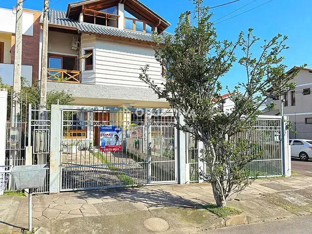 Casa 3 quartos e 3 banheiros, à venda, no bairro Guarujá em Porto Alegre