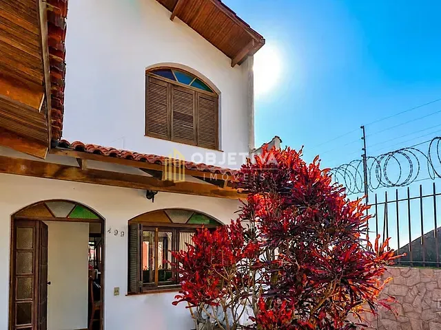 Casa 4 quartos e 5 banheiros, à venda, no bairro Santo Antônio em Porto Alegre