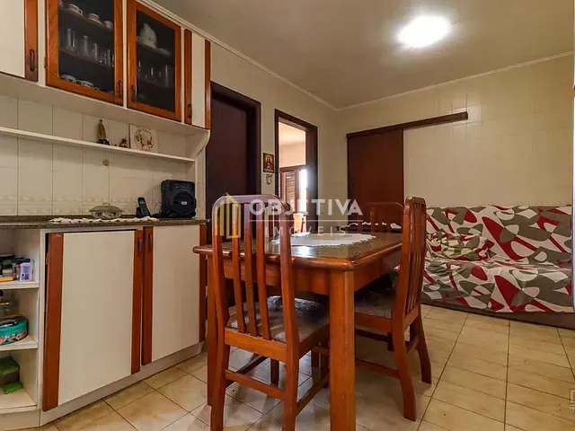 Casa 4 quartos e 5 banheiros, à venda, no bairro Santo Antônio em Porto Alegre