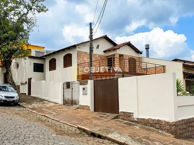 Casa 4 quartos e 3 banheiros, à venda, no bairro Partenon em Porto Alegre