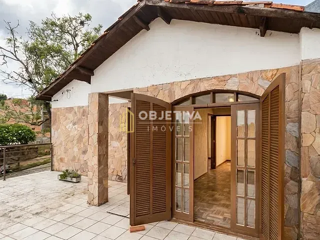 Casa 4 quartos e 3 banheiros, à venda, no bairro Partenon em Porto Alegre