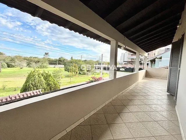Casa 4 quartos e 3 banheiros, à venda, no bairro Moinhos de Vento em Canoas