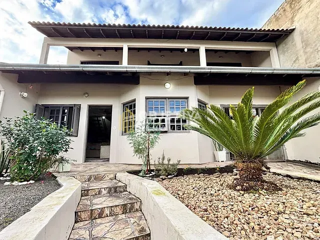 Casa 4 quartos e 3 banheiros, à venda, no bairro Moinhos de Vento em Canoas