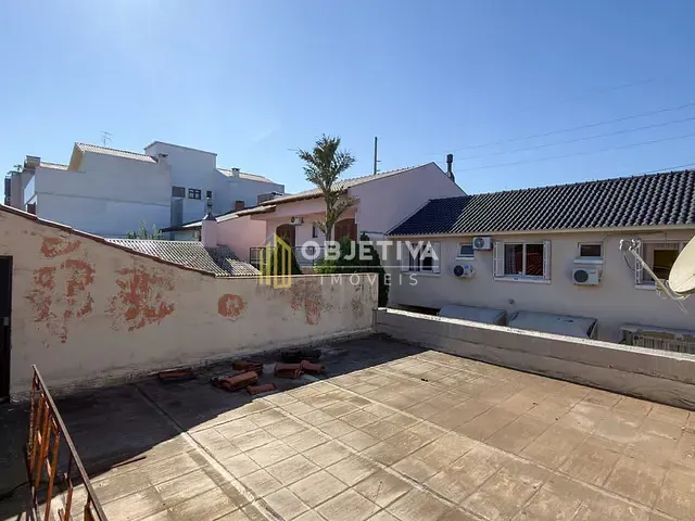 Casa 3 quartos e 4 banheiros, à venda, no bairro Jardim Planalto em Porto Alegre