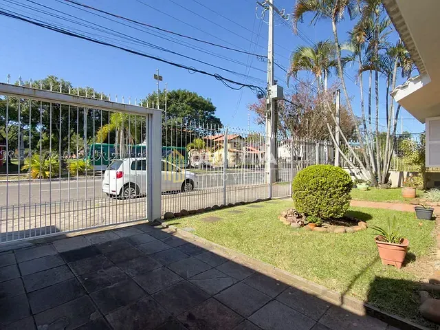 Casa 3 quartos e 4 banheiros, à venda, no bairro Jardim Planalto em Porto Alegre