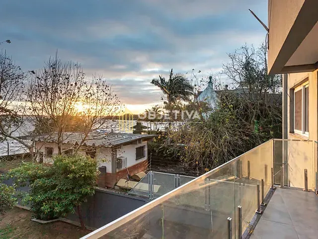 Casa 5 quartos e 6 banheiros, à venda, no bairro Tristeza em Porto Alegre