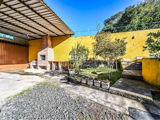 Casa 2 quartos e 2 banheiros, à venda, no bairro Agronomia em Porto Alegre