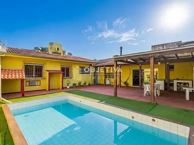 Casa 3 quartos e 3 banheiros, à venda, no bairro Partenon em Porto Alegre