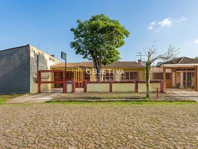 Casa 3 quartos e 3 banheiros, à venda, no bairro Partenon em Porto Alegre
