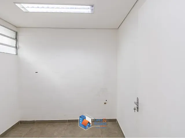 Loja à venda, no bairro Vila Cordeiro em São Paulo