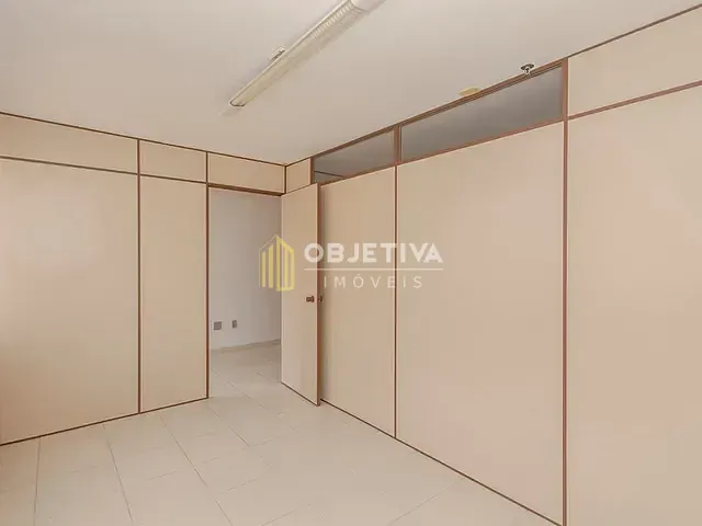Sala à venda, no bairro Floresta em Porto Alegre