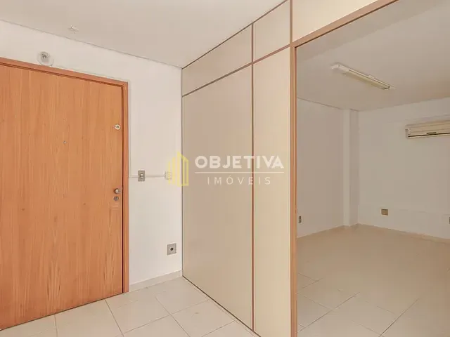 Sala à venda, no bairro Floresta em Porto Alegre