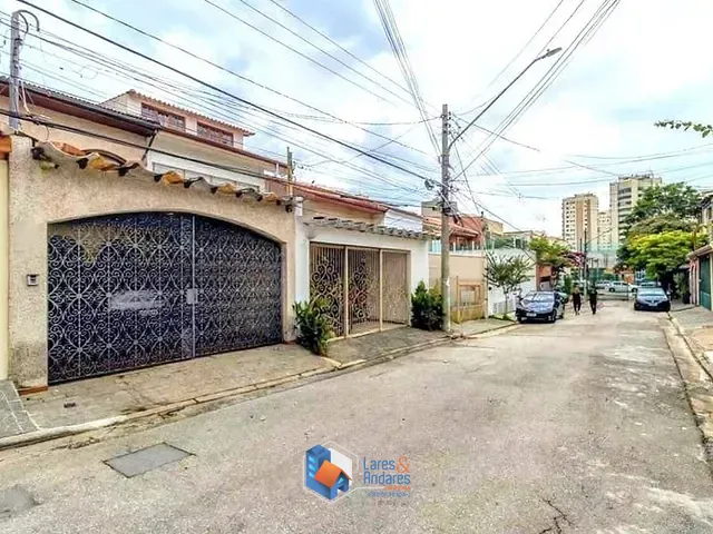 Casa 3 quartos e 4 banheiros, à venda, no bairro Moema em São Paulo