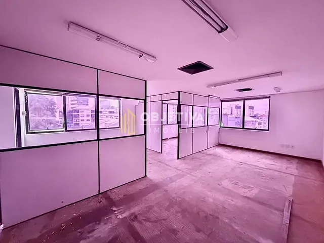 Sala à venda, no bairro Auxiliadora em Porto Alegre