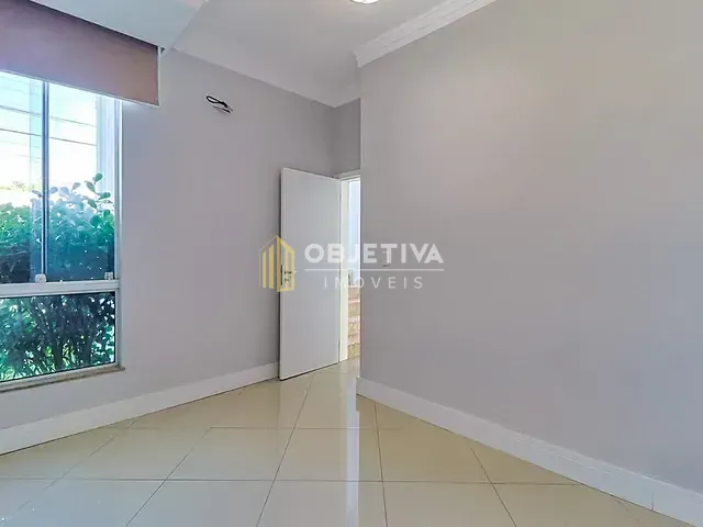 Casa 5 quartos e 3 banheiros, à venda, no bairro Hípica em Porto Alegre
