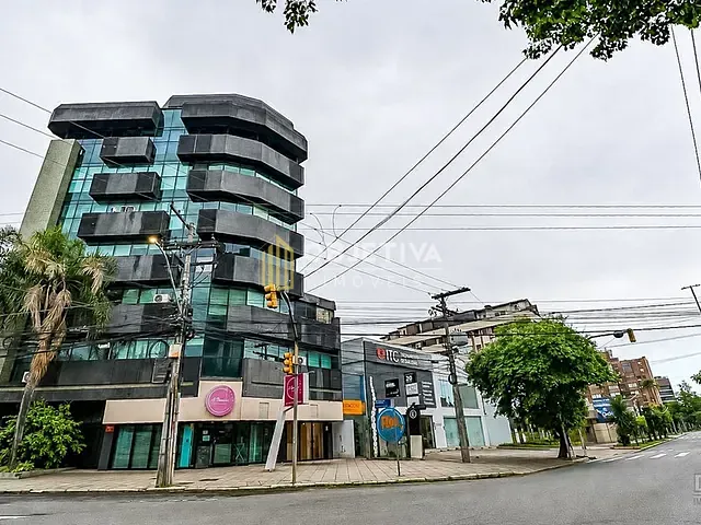 Sala à venda, no bairro Rio Branco em Porto Alegre