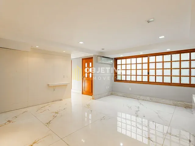 Casa 3 quartos e 4 banheiros, à venda, no bairro Três Figueiras em Porto Alegre