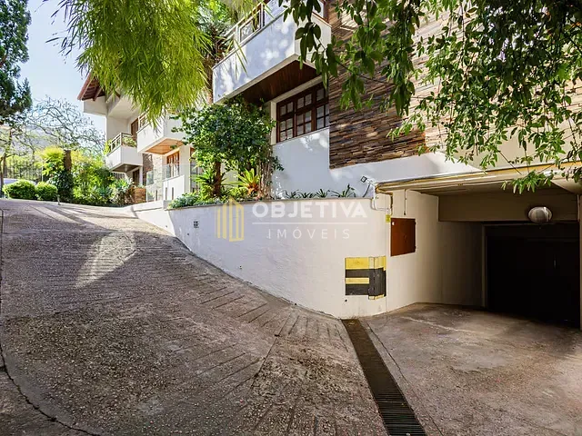 Casa 3 quartos e 4 banheiros, à venda, no bairro Três Figueiras em Porto Alegre