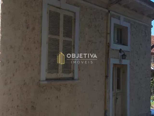 Casa 2 quartos e 1 banheiro, à venda, no bairro Santo Antônio em Porto Alegre