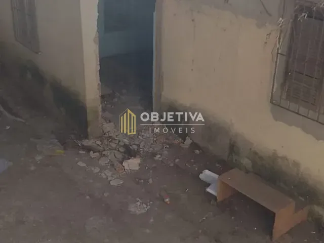 Casa 2 quartos e 1 banheiro, à venda, no bairro Santo Antônio em Porto Alegre