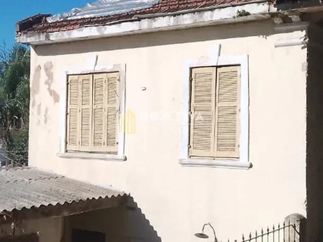 Casa 2 quartos e 1 banheiro, à venda, no bairro Santo Antônio em Porto Alegre