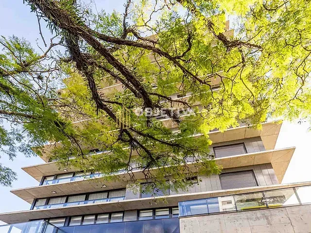 Apartamento 3 quartos e 7 banheiros, à venda, no bairro Santa Cecília em Porto Alegre