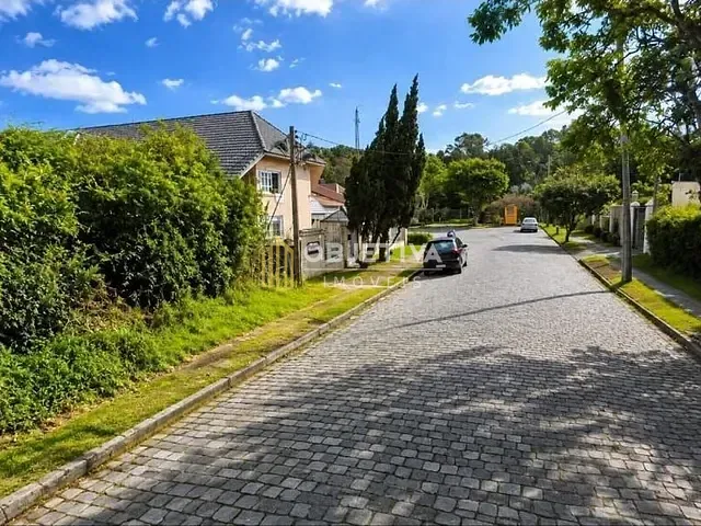 Terreno à venda, no bairro Jardim Isabel em Porto Alegre