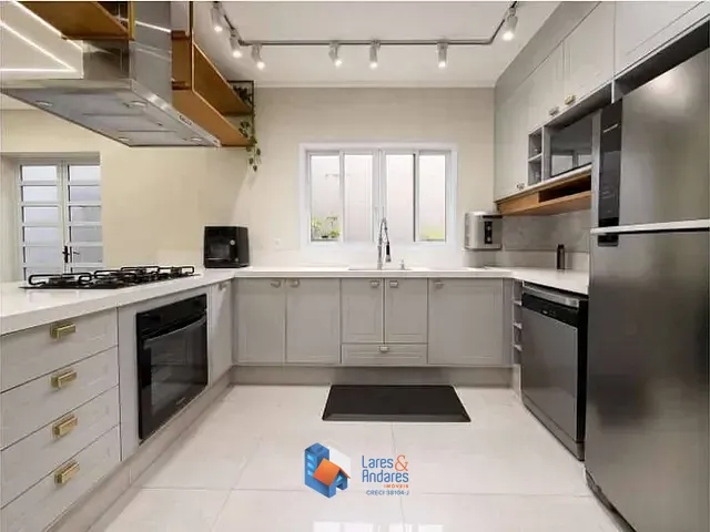 Casa 3 quartos e 4 banheiros, à venda, no bairro Vila Brasílio Machado em São Paulo