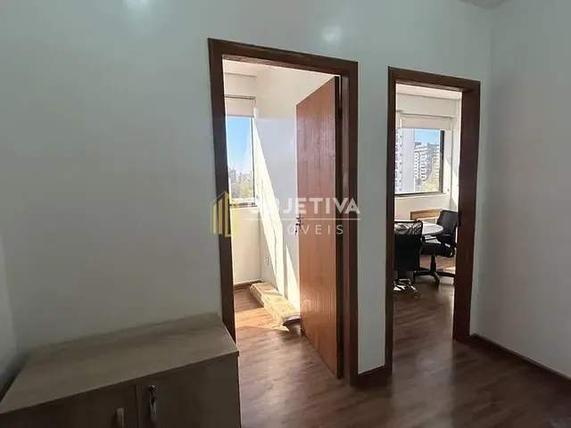 Sala à venda, no bairro Menino Deus em Porto Alegre