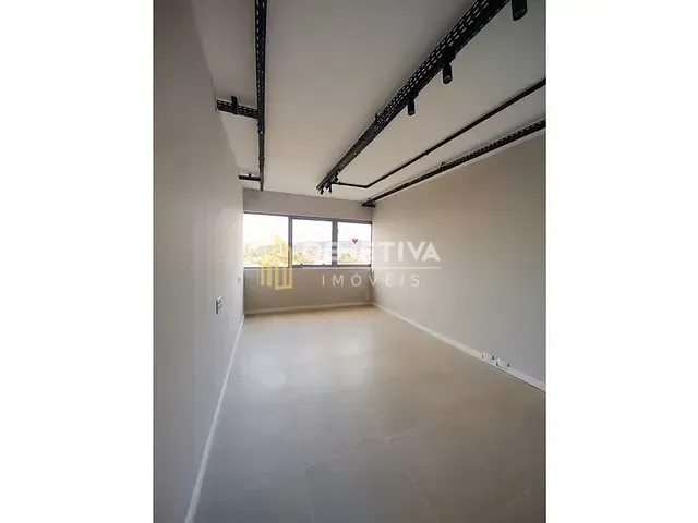 Sala à venda, no bairro São Sebastião em Porto Alegre
