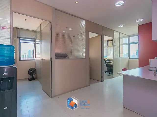 Sala à venda, no bairro Chácara Santo Antônio (Zona Sul) em São Paulo