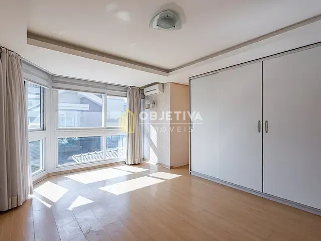 Casa 4 quartos e 6 banheiros, à venda, no bairro Sarandi em Porto Alegre