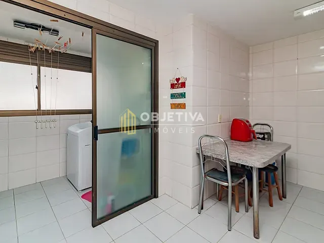 Apartamento 3 quartos e 2 banheiros, à venda, no bairro Menino Deus em Porto Alegre