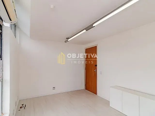 Sala à venda, no bairro Bom Fim em Porto Alegre