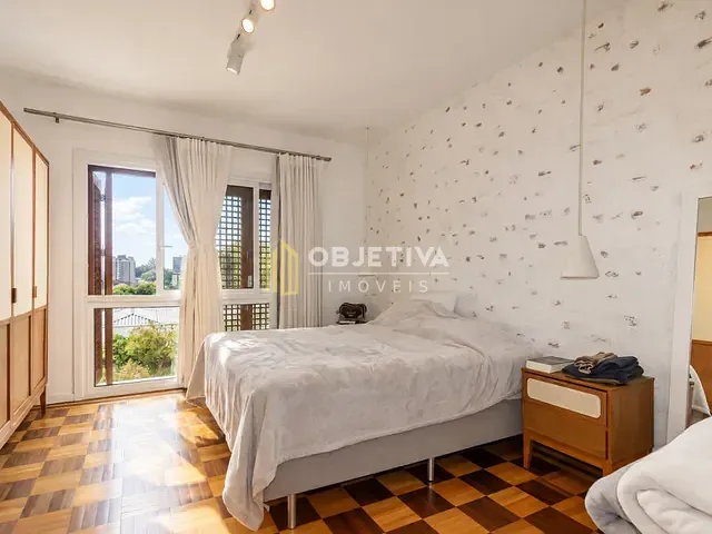 Casa 4 quartos e 5 banheiros, à venda, no bairro Três Figueiras em Porto Alegre