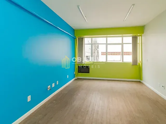 Sala à venda, no bairro Auxiliadora em Porto Alegre