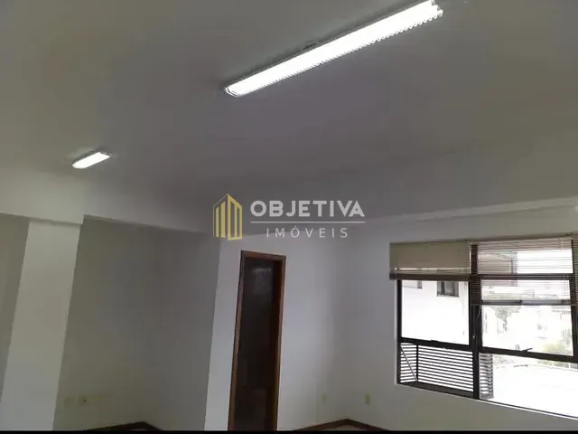 Sala à venda, no bairro Passo da Areia em Porto Alegre