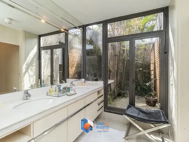 Casa 4 quartos e 8 banheiros, à venda, no bairro Pacaembu em São Paulo