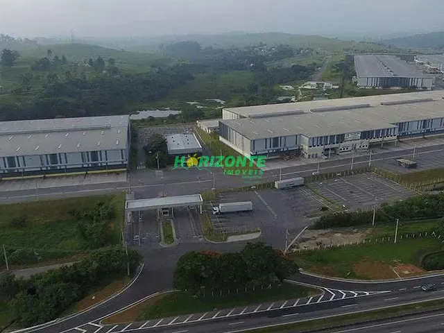 Galpão / Barracão com 323901m², para alugar, no bairro Vila Galvão em Caçapava